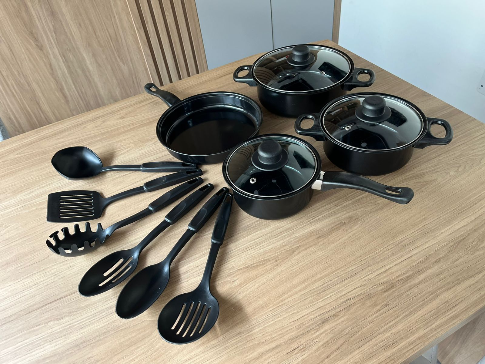 Juego de Cocina Completo – Práctico, Resistente y Elegante